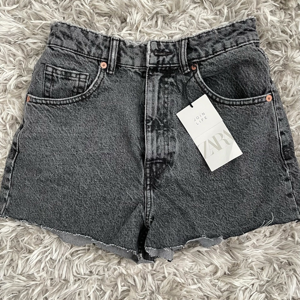 ZARA Faded Black Mom Fit Cut Off Denim Shorts NWT